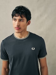 Fred Perry Twin Tipped Logo T-Shirt - Image 5 of 5