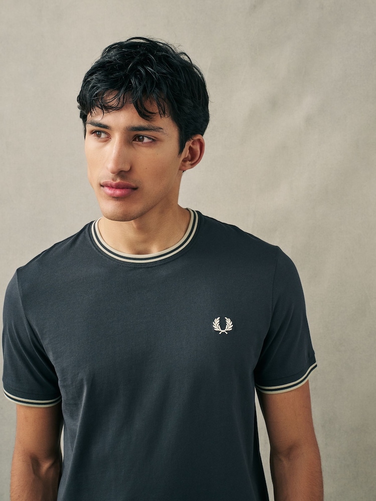 Fred Perry Twin Tipped Logo T-Shirt - Image 5 of 5