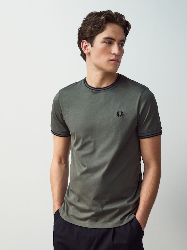 Черный Raven - Футболка с контрастной отделкой и логотипом Fred Perry - Image 1 of 6