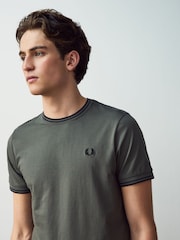 Черный Raven - Футболка с контрастной отделкой и логотипом Fred Perry - Image 4 of 6