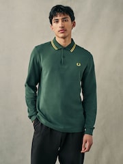 أخضر - قميص بولو بكم طويل بحافة مزدوجة من Fred Perry  - صورة 1 من 7