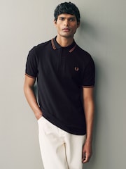 أزرق داكن - قميص بولو بحافة مزدوجة من Fred Perry  - صورة 1 من 7