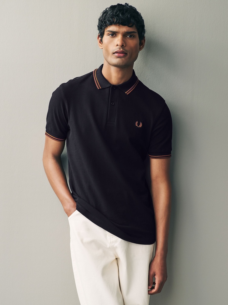 أزرق داكن - قميص بولو بحافة مزدوجة من Fred Perry  - صورة 1 من 7