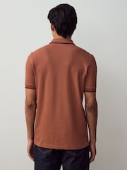 لون القرفة - قميص بولو بحافة مزدوجة من Fred Perry  - صورة 4 من 8