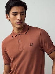 لون القرفة - قميص بولو بحافة مزدوجة من Fred Perry  - صورة 5 من 8