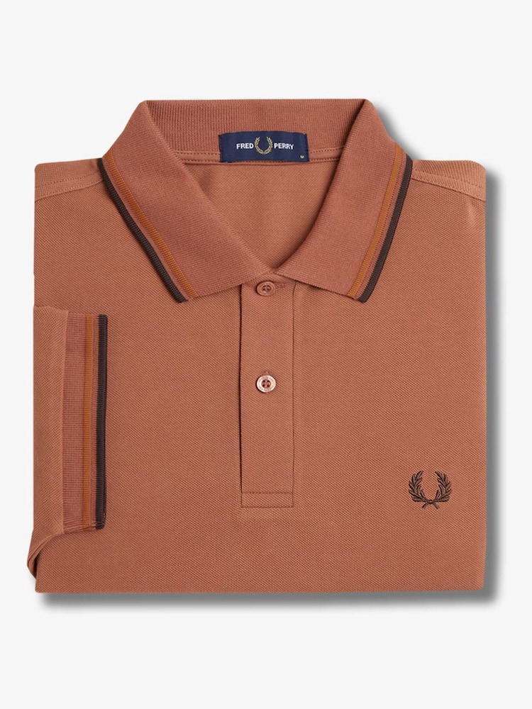 لون القرفة - قميص بولو بحافة مزدوجة من Fred Perry  - صورة 8 من 8