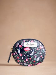 نقشة زهور وريش باللون الكحلي - محفظة مستديرة قطن 100% مزودة بجيب من Cath Kidston - صورة 1 من 3