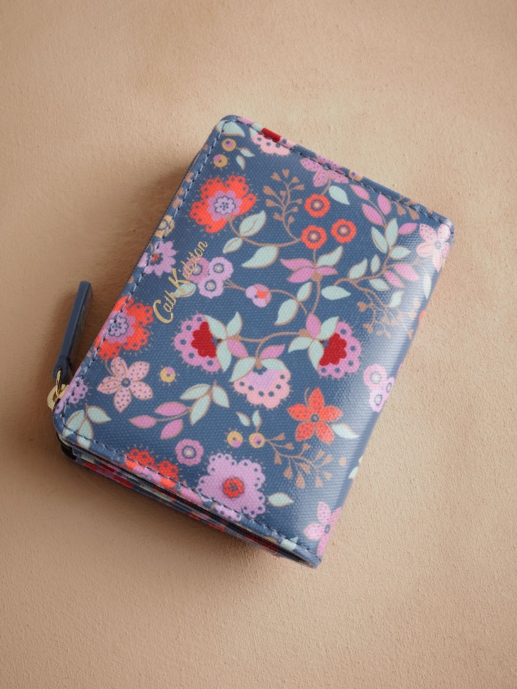 Pétalos de encaje azul marino - Monedero con bolsillo estrecho de Cath Kidston - Imagen 2 de 4 Pétalos de encaje azul marino - Monedero con bolsillo estrecho de Cath Kidston - Imagen 2 de 4