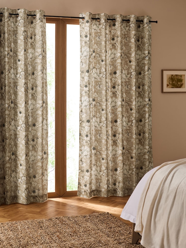 Cortinas forradas com ilhós com estampa floral em xilogravura - Imagem 2 de 5