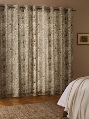 Cortinas forradas com ilhós com estampa floral em xilogravura - Imagem 3 de 5