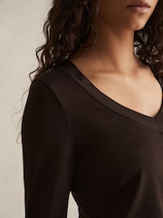 Reiss Chocolate Brady Jersey V-Neck Top - Image 4 of 7