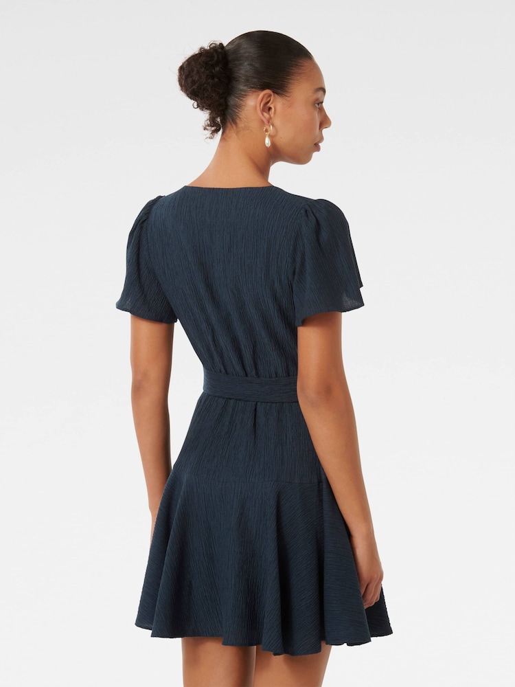 Azul - Forever New Chrissie Flutter Sleeves Mini Dress - Imagen 2 de 5 Azul - Forever New Chrissie Flutter Sleeves Mini Dress - Imagen 2 de 5