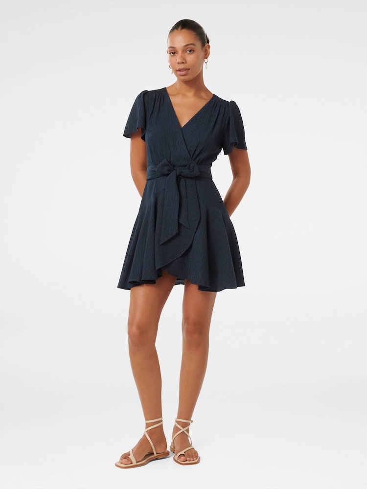 Azul - Forever New Chrissie Flutter Sleeves Mini Dress - Imagen 5 de 5 Azul - Forever New Chrissie Flutter Sleeves Mini Dress - Imagen 5 de 5