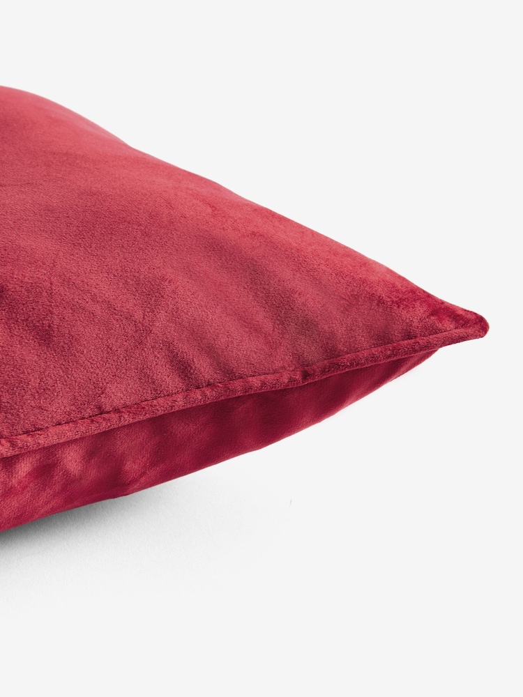 Red 40 x 59cm Matte Velvet Cushion - Image 5 of 5 Red 40 x 59cm Matte Velvet Cushion - Image 5 of 5