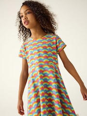 Rosa/morado - Vestido tipo skater de manga corta con diseño multicolor de Little Bird by Jools Oliver - Imagen 2 de 7
