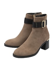 Botas de salto alto de Lotus - Imagem 2 de 4