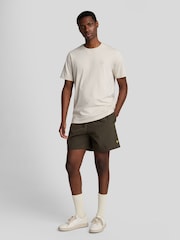 Verde caqui - Lyle & Scott Plain Swim Shorts - Imagen 1 de 4