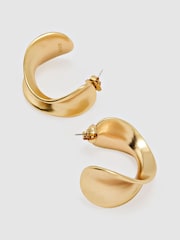 Reiss Gold Tone Savanna Sculptural Curve Hoop Earrings - Image 3 of 4