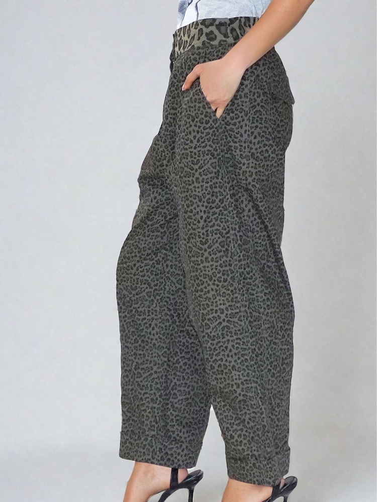 Religion Energy 100% katoenen broek met wijde pijpen in luipaardprint met elastische taille - Image 3 of 6