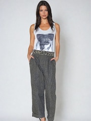 Religion Energy 100% katoenen broek met wijde pijpen in luipaardprint met elastische taille - Image 4 of 6