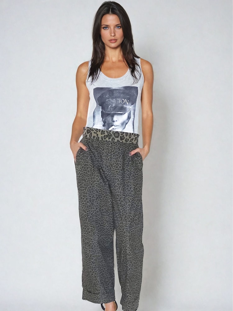 Religion Energy 100% katoenen broek met wijde pijpen in luipaardprint met elastische taille - Image 4 of 6