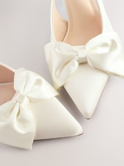 Ivoor - Forever Comfort® bruidsschoenen met puntneus, strik en lage hak - Image 9 of 10