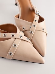Kamelja kožna - Za vedno Comfort® Point Eyelet Kitten Mules - Slika 9 iz 10