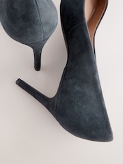 Ante azul marino - Zapatos de salón de cuero con tacón medio de Forever Comfort® - Imagen 10 de 10