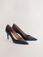 Ante azul marino - Zapatos de salón de cuero con tacón medio de Forever Comfort® - Imagen 6 de 10