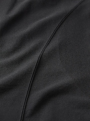 Черный - Fabletics Feather Tech+ Racerback Tank - Image 5 of 5