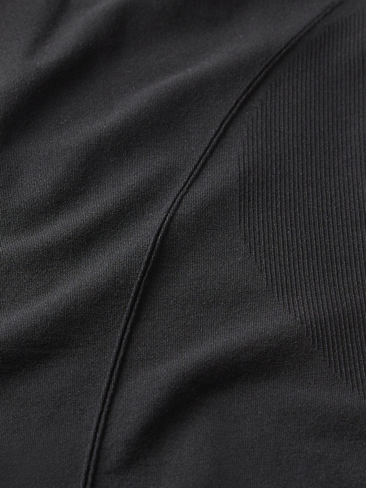 Черный - Fabletics Feather Tech+ Racerback Tank - Image 5 of 5