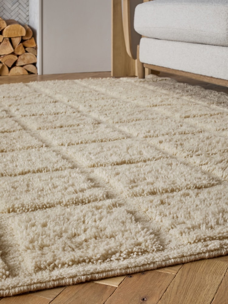 Light Natural Blocked Shaped Rug - Image 2 of 5
