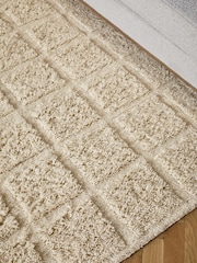 Light Natural Blocked Shaped Rug - Image 3 of 5