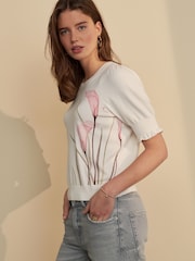 Estampado floral blanco - Short Sleeve Crew Neck T-Shirt With Frill Edge Detail - Imagen 2 de 8