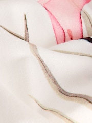 Estampado floral blanco - Short Sleeve Crew Neck T-Shirt With Frill Edge Detail - Imagen 7 de 8