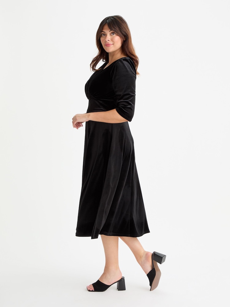 Schwarz - Scarlett & Jo Helena Samt-Midi-Kleid in Langform - Bild 2 von 5 Schwarz - Scarlett & Jo Helena Samt-Midi-Kleid in Langform - Bild 2 von 5