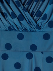 Hellblau - Scarlett & Jo Victoria Gepunktetes Netzstoff-Midikleid mit Flügelärmeln - Bild 7 von 7