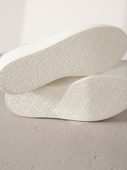 فضي - حذاء رياضي جلد سهل اللبس بتصميم ضخم مرتفع بكعب عريض Signature من Forever Comfort® - صورة 11 من 11