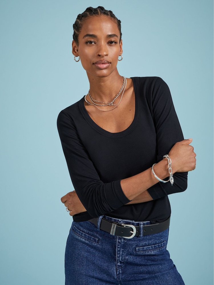 Baukjen Essentials Long Sleeve Scoop Neck Black Top with Lenzing™ Ecovero™ - Image 1 of 4 Baukjen Essentials Long Sleeve Scoop Neck Black Top with Lenzing™ Ecovero™ - Image 1 of 4