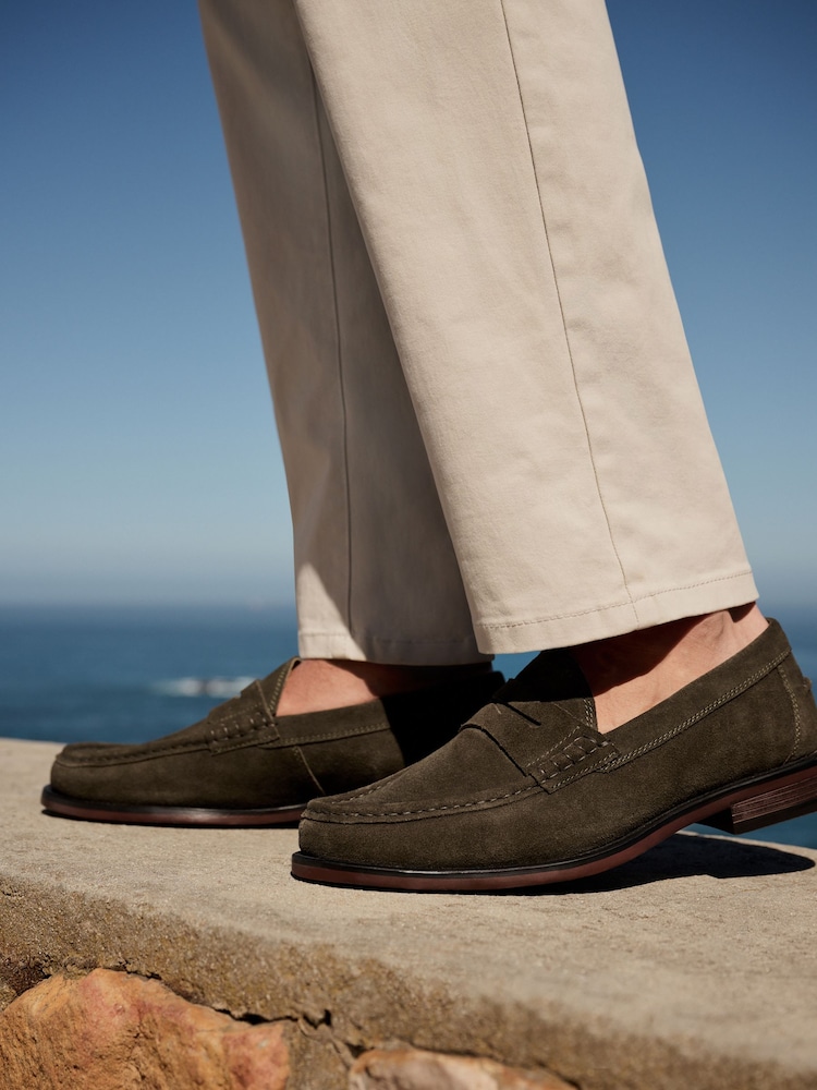 Vert - Coupe classique - Mocassins en daim - Image 1 of 7