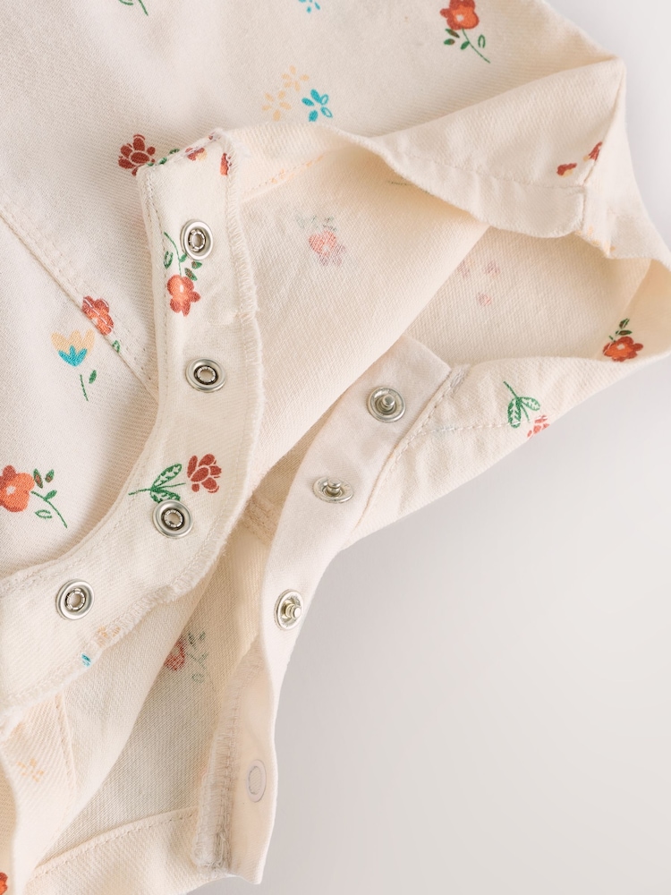 Weißes mit floralem Muster - Baby-Set aus Kurzarm-Body und Latzhose (0M.–2J.) - Bild 14 von 14 Weißes mit floralem Muster - Baby-Set aus Kurzarm-Body und Latzhose (0M.–2J.) - Bild 14 von 14