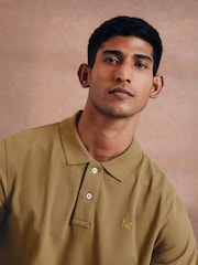 بني - قميص بولو بيكيه قطن 100% من Crew Clothing - صورة 1 من 5