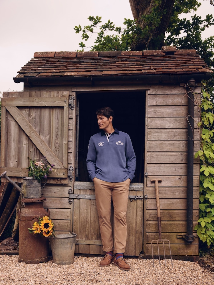 أزرق - قميص رغبي من القطن 100% وياقة متباينة اللون وشعار العلامة التجارية تشكيلة Union Crew من Crew Clothing - صورة 2 من 6 أزرق - قميص رغبي من القطن 100% وياقة متباينة اللون وشعار العلامة التجارية تشكيلة Union Crew من Crew Clothing - صورة 2 من 6