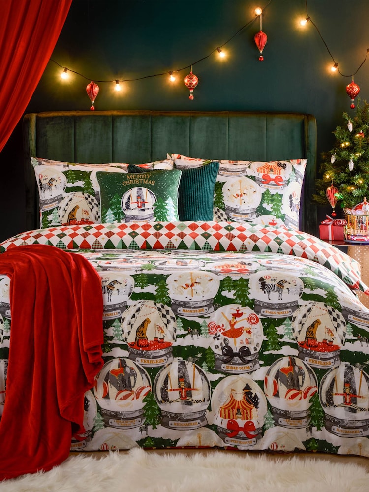 Juego de funda de edredón con diseño navideño de circo de Furn - Imagen 1 de 4