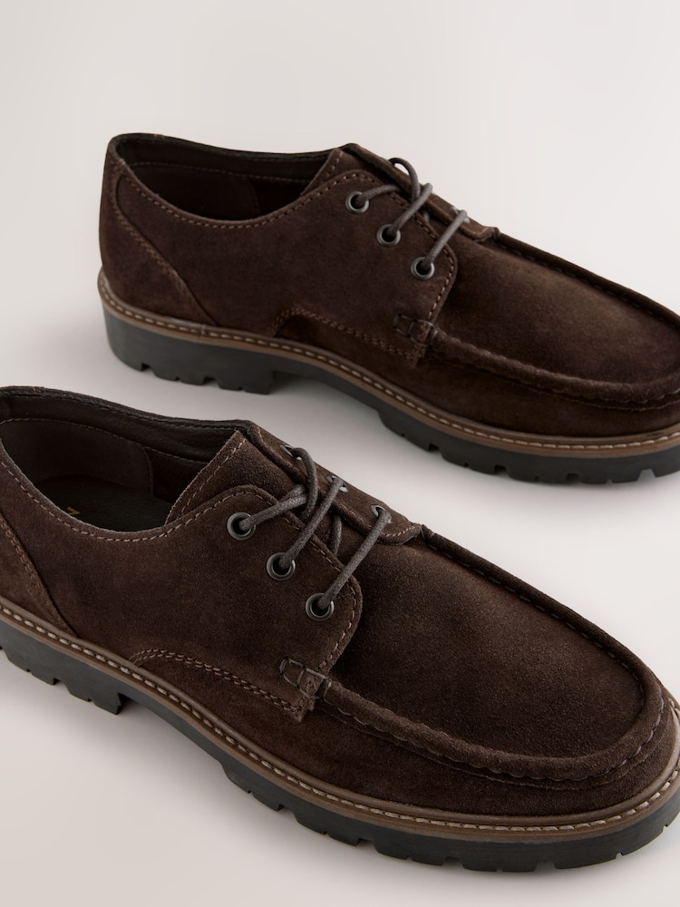 Braun - Schuh mit Blatteinsatz und Profilsohle - Bild 2 von 5 Braun - Schuh mit Blatteinsatz und Profilsohle - Bild 2 von 5