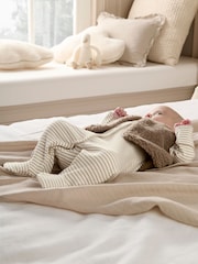 Conjunto de pijama tipo pelele marrón a rayas con chaleco de Mamas & Papas - Imagen 2 de 9