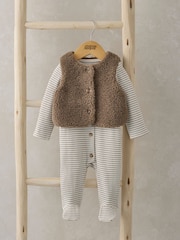 Conjunto de pijama tipo pelele marrón a rayas con chaleco de Mamas & Papas - Imagen 6 de 9