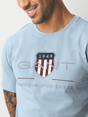 Hellblau - GANT T-Shirt mit Grafik-Wappen-Logo - Bild 3 von 4