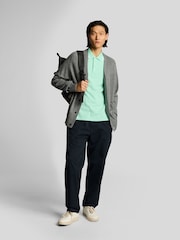أخضر ورق شجر - قميص بولو سادة من Lyle & Scott - صورة 2 من 5