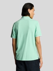 أخضر ورق شجر - قميص بولو سادة من Lyle & Scott - صورة 3 من 5